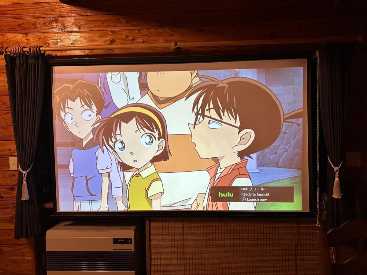Hébergement de vacances 鳥の街77号北軽井沢#木の香りに包まれる癒しの木house#吹き抜けのある貸切別荘#bbq#ダーツ#カラok#大画面プロジェクター#駐車可