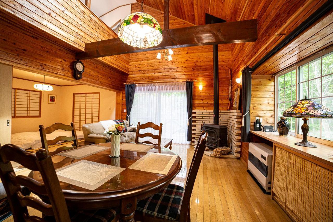 鳥の街77号北軽井沢#木の香りに包まれる癒しの木house#吹き抜けのある貸切別荘#bbq#ダーツ#カラok#大画面プロジェクター#駐車可 * Tsumagoi